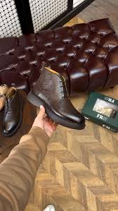 Bottes en cuir pour homme à texture rugueuse – Élégance et robustesse à chaque pas